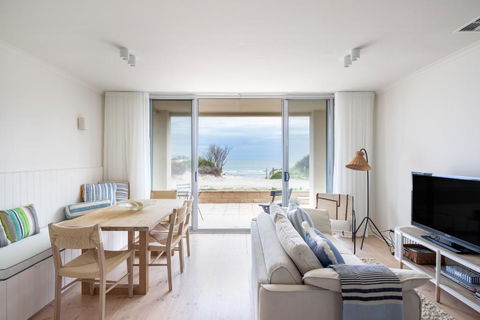 Pearl, Designer Beachfront Retreat, Semaphore Park - Holiday Adelaide 3