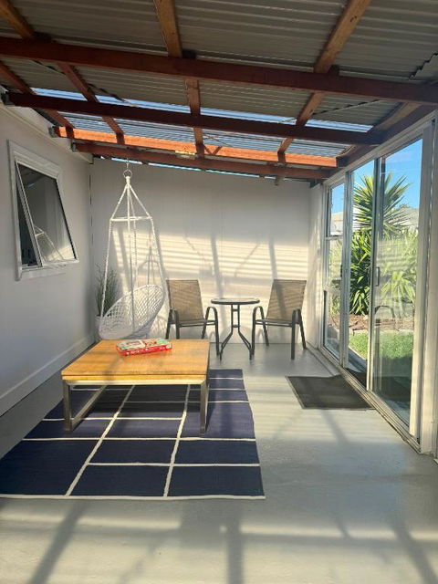 Penguin Paradise Beach House - Holiday Adelaide 1