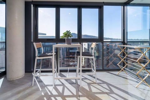 Perfectly Located 1BR BA Apartment - Holiday Adelaide 1