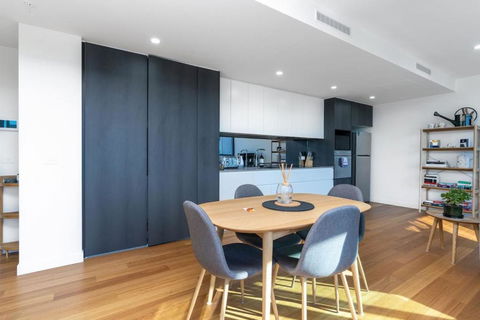 Perfectly Located 1BR BA Apartment - Holiday Adelaide 2