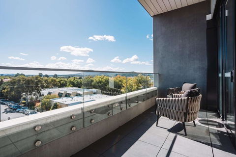 Perfect Located 1-Bed With Great Views & Parking - Holiday Adelaide 1