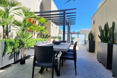 Penthouse With Private Terrace, Parking + 2 Pools - Holiday Adelaide 1