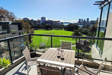 Penthouse With Private Terrace, Parking + 2 Pools - Holiday Adelaide 2