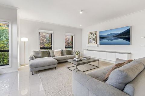 Perfectly Located 4-Bed House In Kensington - Holiday Adelaide 0