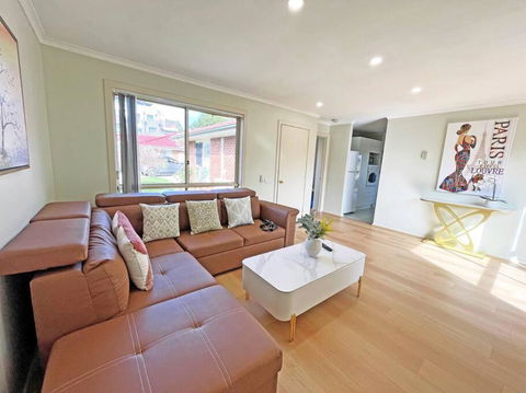 Pet-Friendly Retreat 2BR Ringwood Prime Location - Holiday Adelaide 3