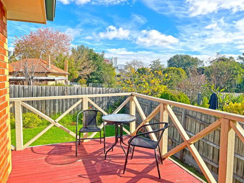 Pet-Friendly Retreat 2BR Ringwood Prime Location - Holiday Adelaide 0