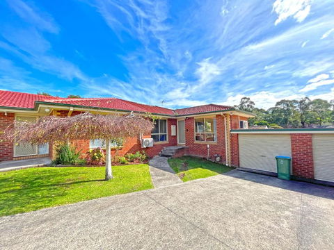 Pet-Friendly Retreat 2BR Ringwood Prime Location - Holiday Adelaide 1