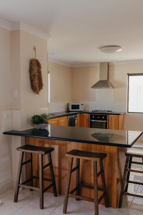 Pet Friendly Townhouse - Holiday Adelaide 3