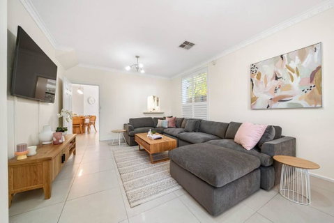 Petal And Bloom - 3BR Family CBD - Holiday Adelaide 3