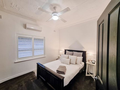 Peters Rest Central Wagga - Holiday Adelaide 0