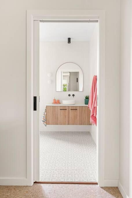 Piambong House - Holiday Adelaide 3