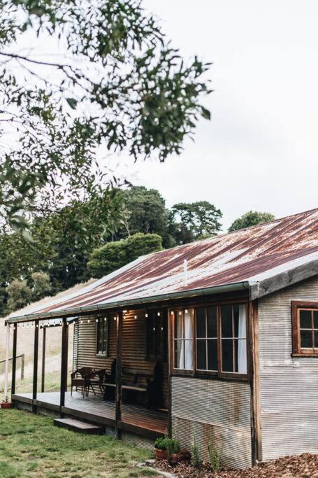 Pickers Hut - A Country Style Featured Dream Stay - Holiday Adelaide 0