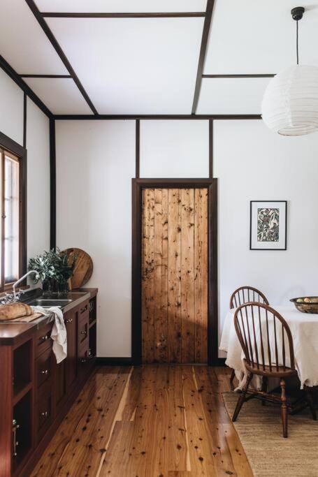 Pickers Hut - A Country Style Featured Dream Stay - Holiday Adelaide 1