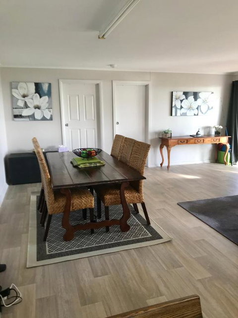 Pine View Holiday Rental - Holiday Adelaide 2