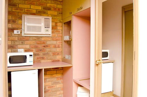 Pines Country Club Motor Inn - Holiday Adelaide 1
