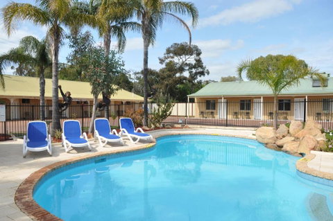 Pinjarra Resort - Holiday Adelaide 0