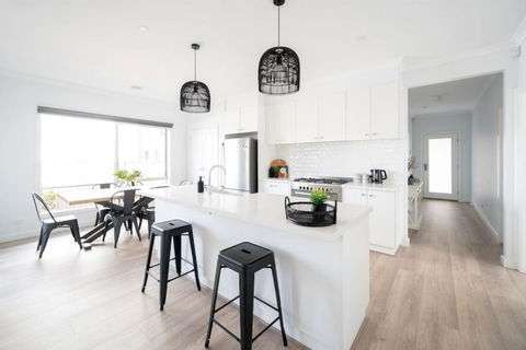 PIPER Modern Home Walk To Beach Shops Parks - Holiday Adelaide 0