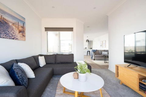 PIPER Modern Home Walk To Beach Shops Parks - Holiday Adelaide 2