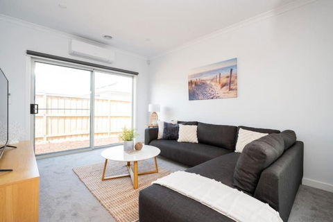 PIPER Modern Home Walk To Beach Shops Parks - Holiday Adelaide 3
