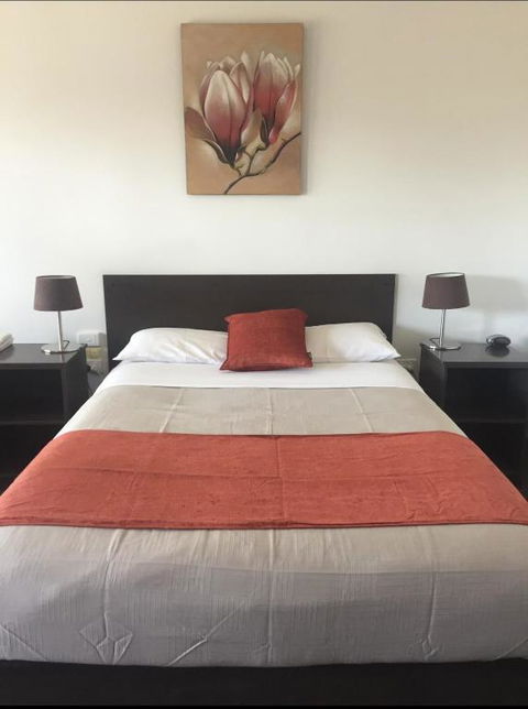 Ploughmans Motor Inn - Holiday Adelaide 2
