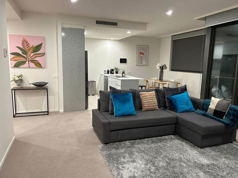 Plush Apartment On Mort - Holiday Adelaide 0