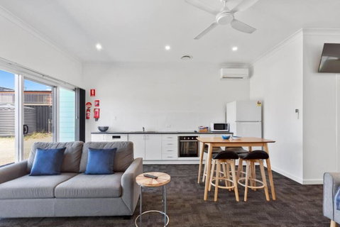 Port Lincoln Shark Apartment 6 - Holiday Adelaide 1