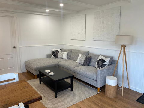 Pet Friendly Cozy Cabin - Holiday Adelaide 2