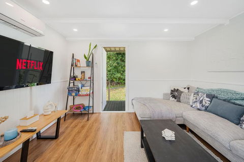 Pet Friendly Cozy Cabin - Holiday Adelaide 1