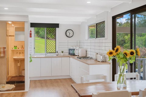 Pet Friendly Cozy Cabin - Holiday Adelaide 3