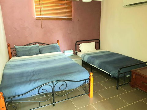 Quiet 2 Bedroom Farm House - Holiday Adelaide 2