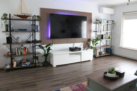 Raeside Home - Holiday Adelaide 0