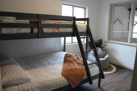 Raeside Home - Holiday Adelaide 3
