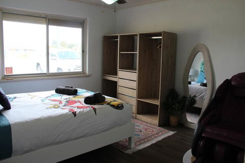 Raeside Home - Holiday Adelaide 1