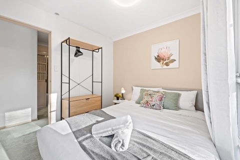 Quaint Queen Room In Pymble - Private Spot - Shared Bathroom - Holiday Adelaide 0