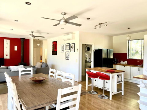 Powers Retreat Holiday House - Holiday Adelaide 0