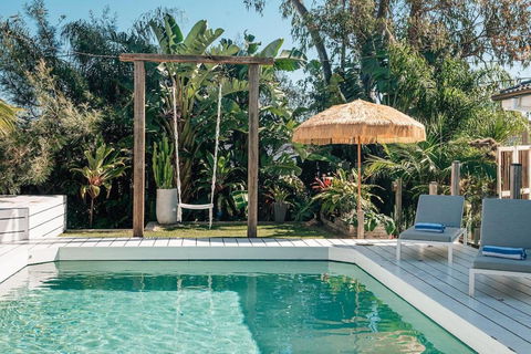 Prime Location With Pool - Walk To Coolum Beach - Holiday Adelaide 0