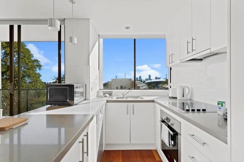 Prime Location 2-Bed Apartment With Parking - Holiday Adelaide 3