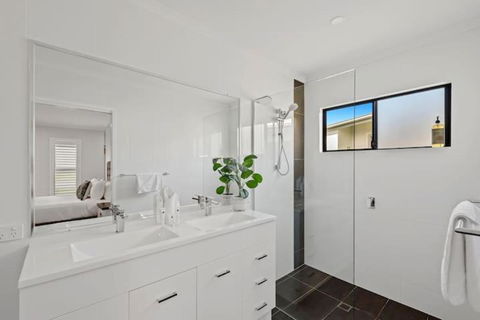Private Mudjimba Beach Abode - Holiday Adelaide 2