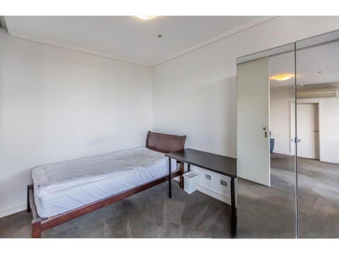 Private Room With Shared Washroom Only In 3bhk Apartment - Holiday Adelaide 1