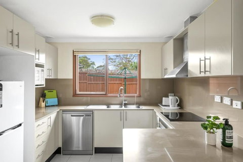 Private Single Room - Centrally Located At Milperra - Shared Bathroom - Holiday Adelaide 3