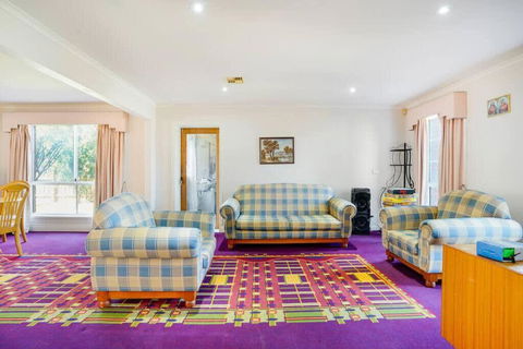 Prized Home Away From Home In Enviable Location - Holiday Adelaide 3