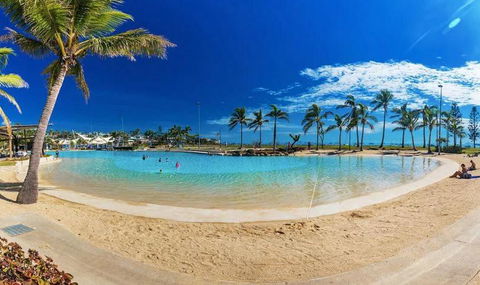 QCWA Cheerful Cottage - Airlie Beach - Holiday Adelaide 3