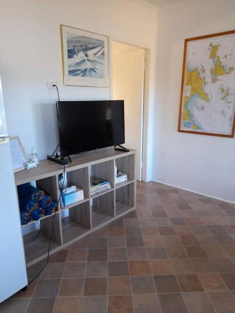 QCWA Cheerful Cottage - Airlie Beach - Holiday Adelaide 1