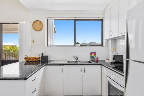 Quaint 2-Bed Beach Abode With Ocean Views - Holiday Adelaide 2