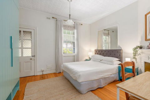 Quaint 3-Bed Heritage Home In The Heart Of Sydney - Holiday Adelaide 1