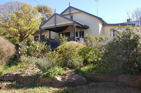 Quaint Cottage Nestled Amongst The Trees - Holiday Adelaide 0