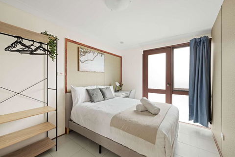Quaint Double Room - Private Spot At Milperra - Shared Bathroom - Holiday Adelaide 0