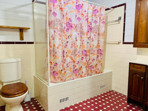 Quarryman Cottage @ 102 - Holiday Adelaide 2