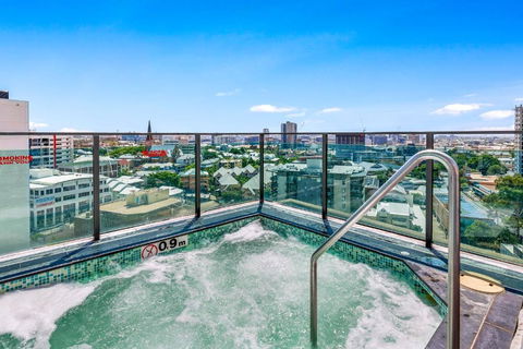Quattro Apartments - Holiday Adelaide 0