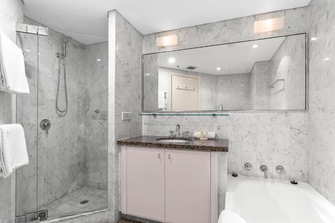 Quay West 2302 Self-Catering - Holiday Adelaide 2
